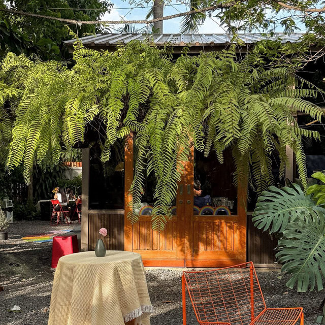 Calm and Coff Cafe • Rama 9, BKK 🌳🛖🥨🍵🍂 