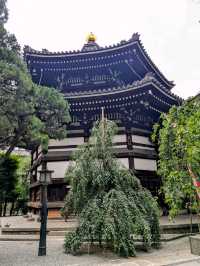 京都 | 頂法寺六角堂，被高樓大廈包圍的街區佛寺