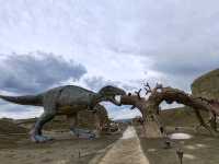 Maze of Dragon Bones: Dinosaur Valley in Devil City