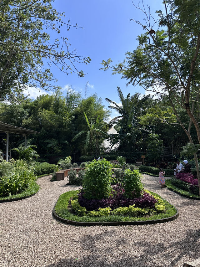 울루와뚜에서 시원한 커피 한 잔 하고 싶을 때 찾은 % Arabica.🌴