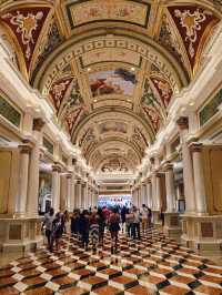 Inside the Venetian: Luxury Meets Accessibility 🍕🎲