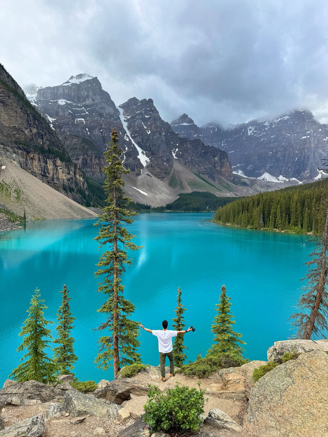 Moraine Lake ยอมในความฟ้าของทะเลสาบ