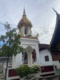 เที่ยววัดหนองเงือก ชมพระแก้วมรกตจำลอง