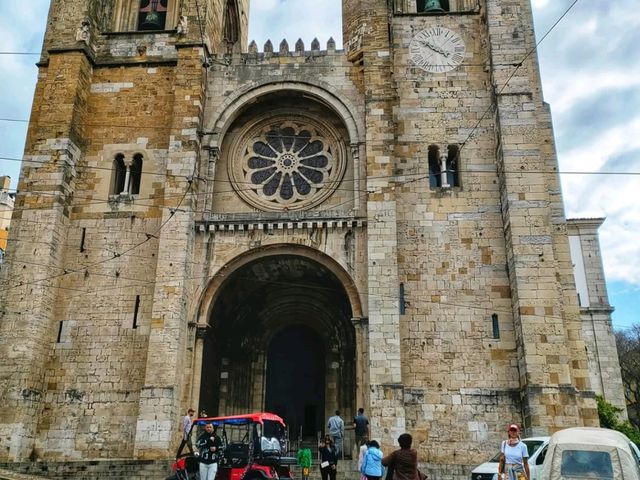 Discovering Iconic Landmarks in Lisbon City Center