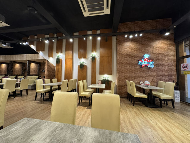 🍽️ Anmour Cafe Eko Botani – Comfort Food Before a Relaxing Night