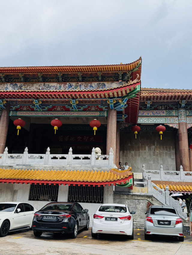 The Guardians of Kek Lok Si
