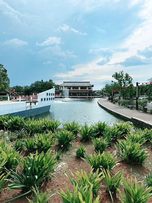 Taman Sahabat Kuching: Peaceful Park with Culture and Charm 