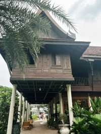 นั่งชิลที่ Bitter Cafe