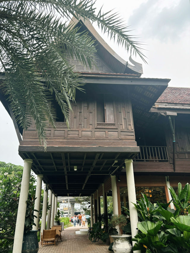 นั่งชิลที่ Bitter Cafe