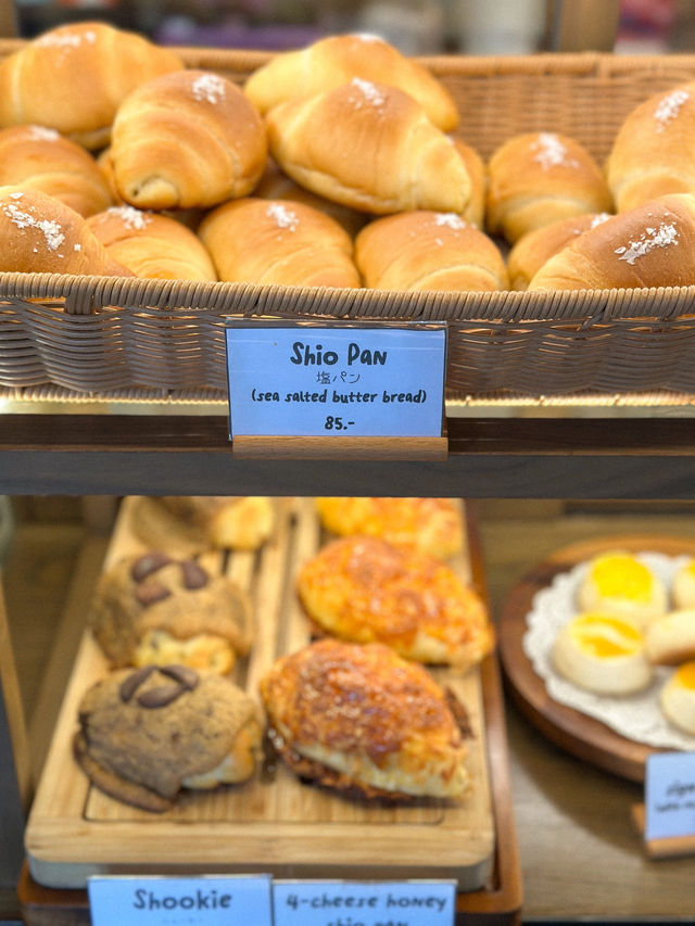 พาไปคาเฟ่ย่านทองหล่อ ที่ขึ้นชื่อขนมอร่อยที่สุด🍞
