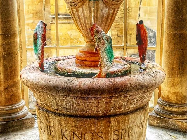 ⛪ Bath Abbey – A Gothic Masterpiece in the Heart of the City ✨