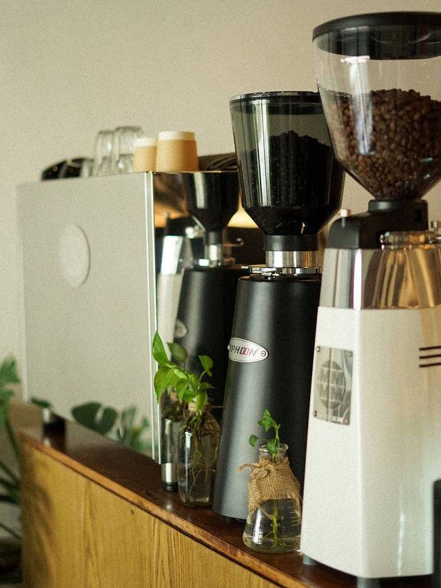 คาเฟ่มินิมอล Hana Coffee 