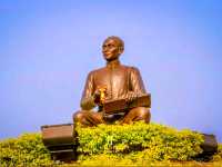 詩人的足跡：探訪 Sunthon Phu 紀念碑