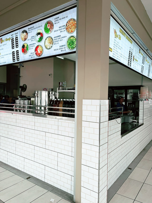 The Best Corner Restaurant Kuching: Kopitiam with Endless Local Flavours