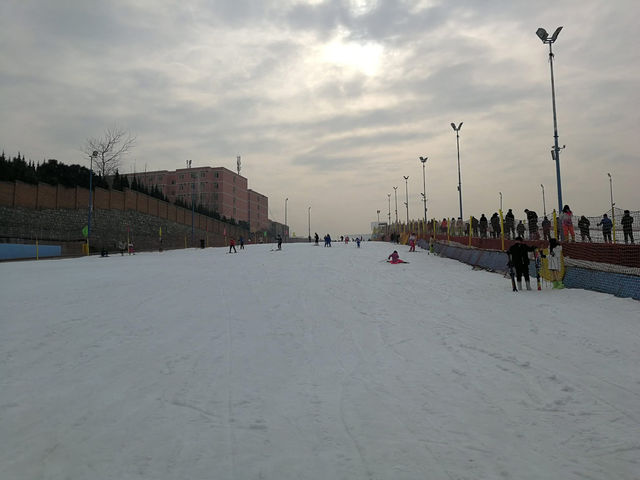 Xi’an ancient city walls, epic pagodas, lively local streets, and a surprise snowy adventure
