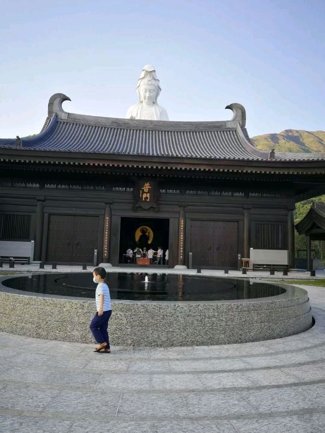 慈山寺禮佛禪修，遠離都市煩憂