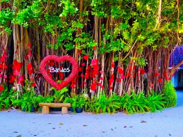 Bandos Maldives — Classic Island Charm Close to Malé Bandos Maldives — Classic Island Charm Close to Malé