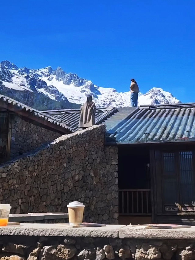 Yuhu Village : Stone Houses & Snow Mountain