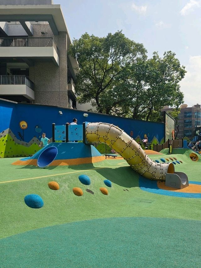 旺角市中心超長型公園任跑唔嬲