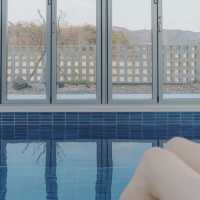 따뜻한 수온 + 노을 한 컷—사색공간 풀에서 보내는 저녁