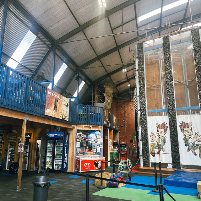 สนามปีนผาจำลองสุดมันส์ใจกลางเมือง Rock Climbing สนามปีนผาจำลองสุดมันส์ใจกลางเมือง Rock Climbing
