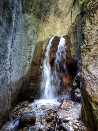 🌄 Thrill Through Nature’s Stairway – Seven Ladders Canyon, Romania