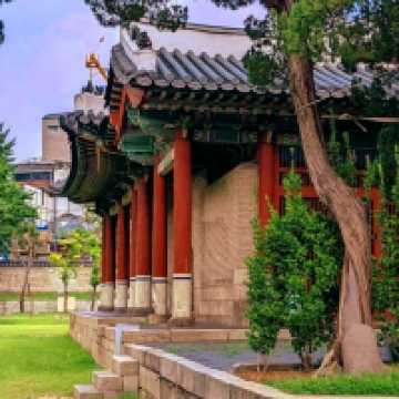 🏯 Donggwanwangmyo Shrine – Seoul’s Ancient Temple of Loyalty