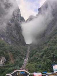 Гора Тяньмэнь прекрасна даже в тумане!