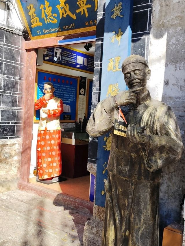 Lijiang Ancient Town: Where Timeless Vibes Meet Insta-Worthy Views 🌏✨ Lijiang Ancient Town: Where Timeless Vibes Meet Insta-Worthy Views 🌏✨