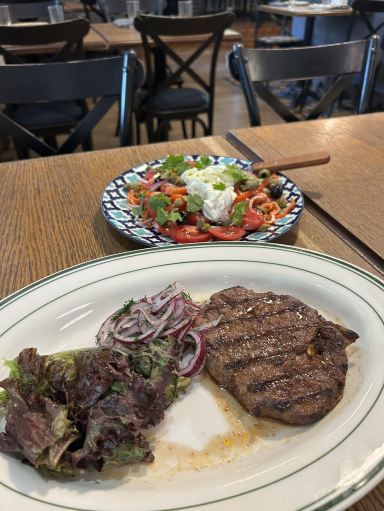 カザフスタン女一人旅】超高コスパで絶品馬肉ステーキと極上チーズ