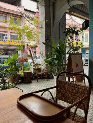 Heading to Klang and craving an Instagram-worthy café stop? Blackstone Bakery Café is the go-to place for coffee lovers and foodies alike—whether you’re after a strong caffeine fix or a flaky pastry, this spot serves up delicious vibes in style.

Blackstone Bakery Cafe  
Address: 45-1, Jalan Mahagoni 5, Bandar Botanic Klang (opposite AEON Bukit Tinggi Klang), Klang 42100, Malaysia  
Signature Dishes: You can’t leave without trying their artisanal sourdough loaves, decadent burnt cheesecake, and the much-raved smoked duck aglio olio. Coffee fans, their signature Blackstone Brew is a must—smooth and aromatic!  
Vibe/Ambience: Think sunny windows, minimalist décor, and a cozy-chic feel that’s perfect for brunch with friends, laptop work sessions, or a chill solo treat.  
Opening Hours: 9:00 AM - 7:00 PM daily  
Key Strengths: What sets Blackstone apart is the in-house bakery—everything is baked fresh, and you can actually peek at their mouthwatering loaves on display. Friendly baristas and attention to detail earn this spot serious local love.

Pro tip: Nab a seat by the window for the best lighting if you’re snapping foodie photos! And if you get their sourdough, grab an extra loaf to-go—these babies sell out fast.

#Klang  #CaféHopping  #Bakery  #CoffeeLovers  #FoodAdventure 