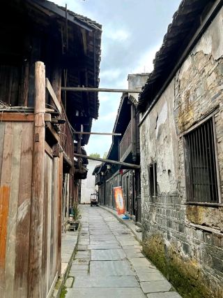 Wandering Through Qianyang Ancient Town: A Serene Cultural Journey