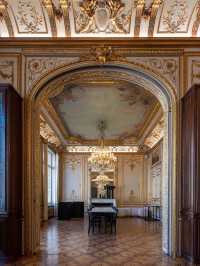 A Well-Kept Secret Near the Arc de Triomphe 🗝️