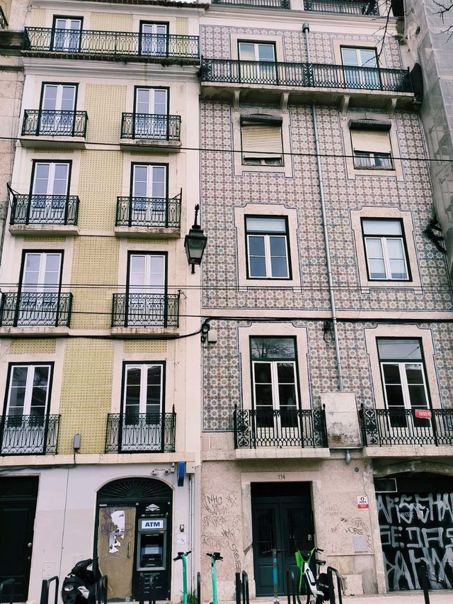 💖 Romantic Valentine’s Day in Lisbon: A Walk Through Stunning Architecture 🏛️