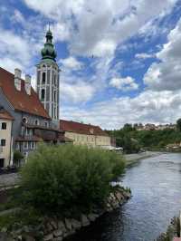 🏰 Český Krumlov: A Fairytale Town Tucked in Time 🇨🇿🌸