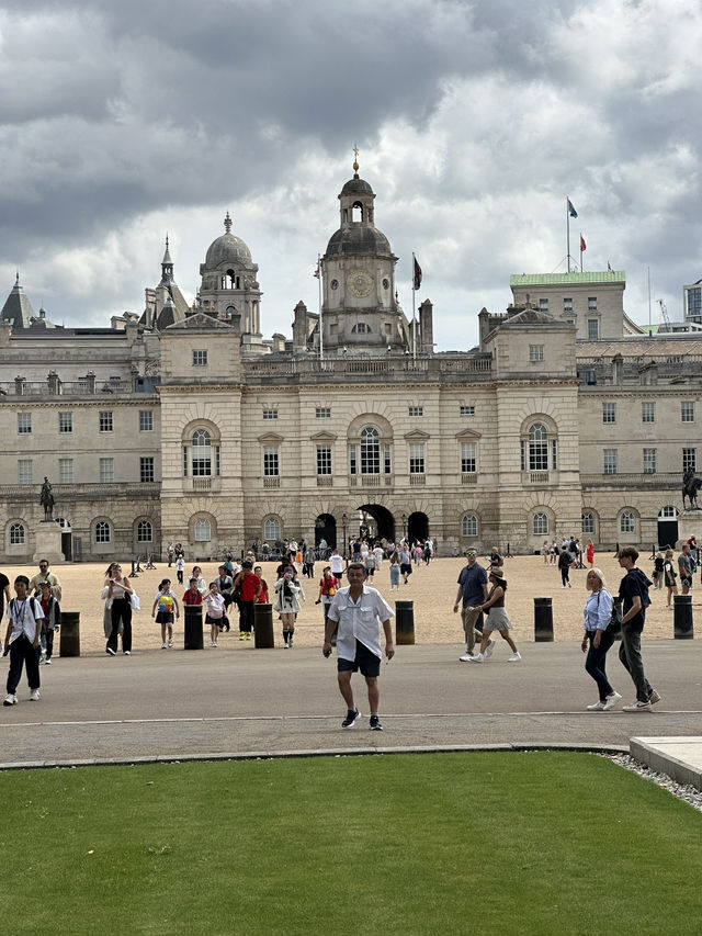 Exploring St. James’s Park and the Horse Guards: A Perfect London Walk