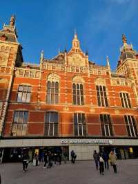 Amsterdam Travel Guide