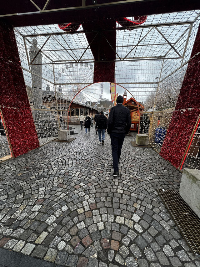 🎄✨ Maastricht Weihnachtsmarkt – Where Christmas Dreams Come to Life 🎁⛸️  