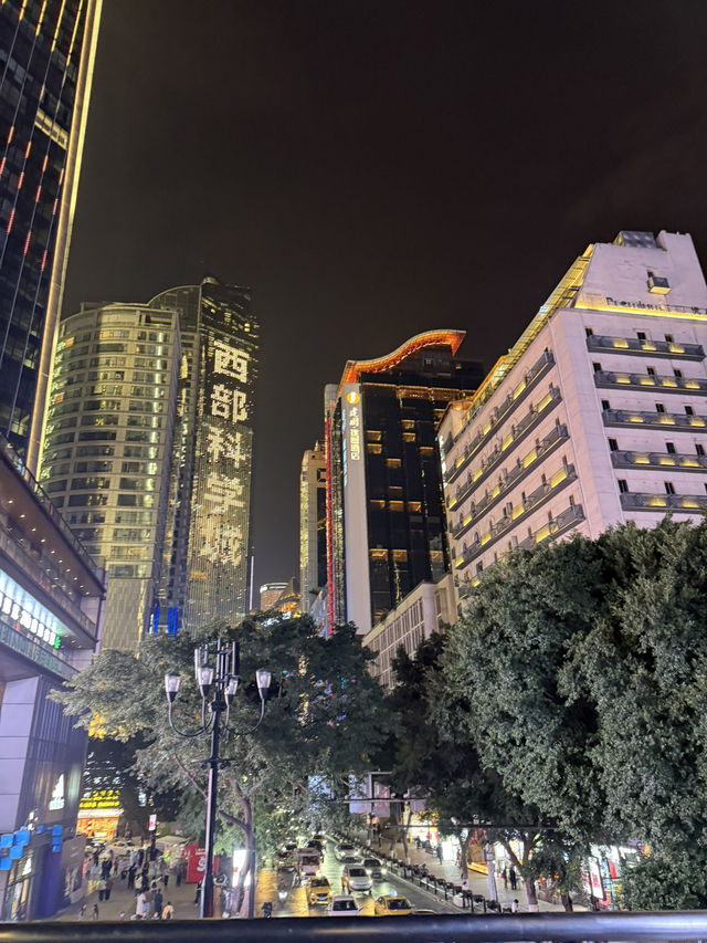 🌆 Чунцин — город, который удивляет с первой минуты.