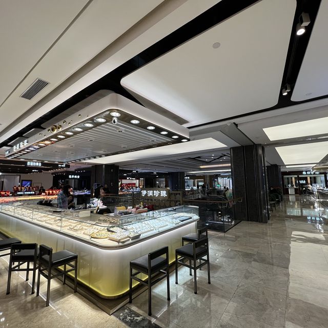 逛逛深圳金展珠寶廣場