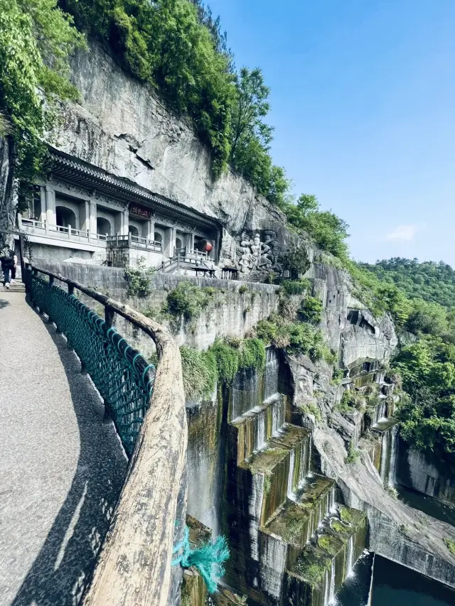 You must visit the Dafo Temple when you come to Shaoxing, right?