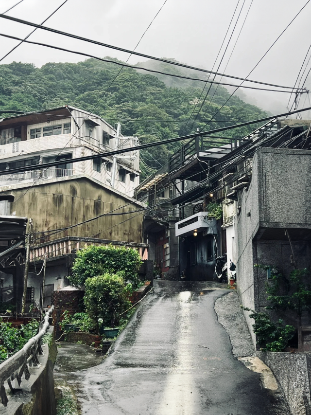 十分雨中漫遊，雨季的浪漫之旅 ☔🏮