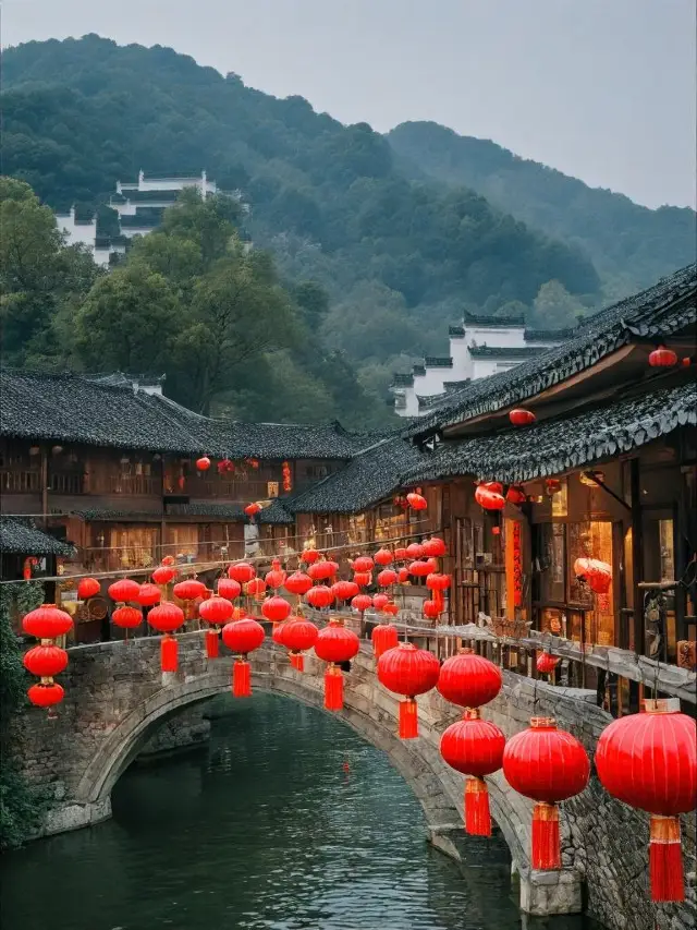 Hangzhou mountain village New Year flavor: Eating dragon fish, getting a handful of red envelopes!