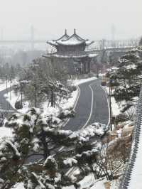 今日立春丨再看一眼雪落太原雁丘園