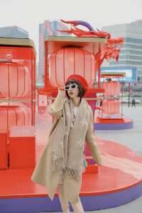 太震撼了徐家匯驚現中國紅的二龍戲珠