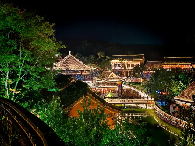 Shijiazhuang | The night view of the Western Evergreen Deming Ancient Town is truly breathtaking