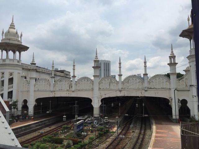 馬來西亞｜吉隆坡火車站，東南亞的摩爾式建築