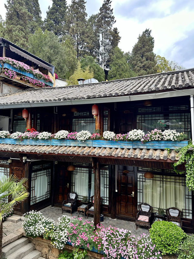 俯瞰麗江古城的絕美客棧！！一定要來