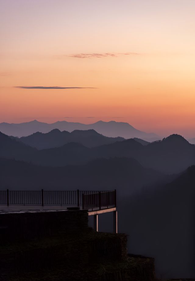 皖南版千里江山圖，飄在雲端的古村