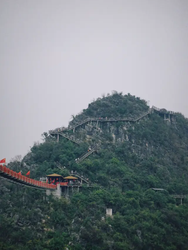 春日踏青，登上如意峰的頂端看雲海